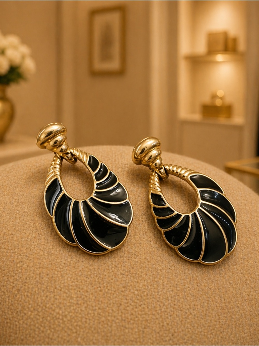 Vintage TRIFARI Gold Tone Black Dangle Drop Earrings Seashell Design